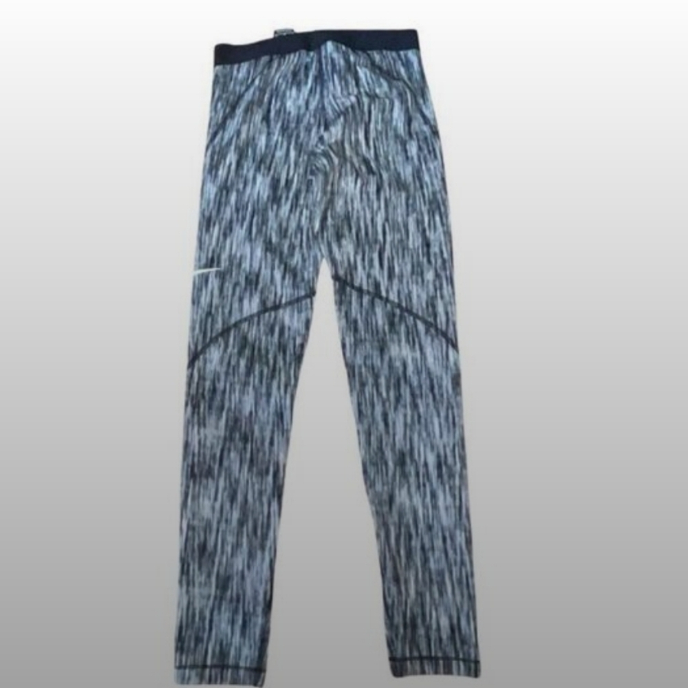 ❗️Nike❗️NWOT Black and Gray Patterned Warming Leggings 💠Sz M 💠 - Picture 2 of 6